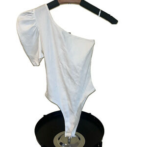 RIBBED ONE SHOULDER WHITE BODYSUIT